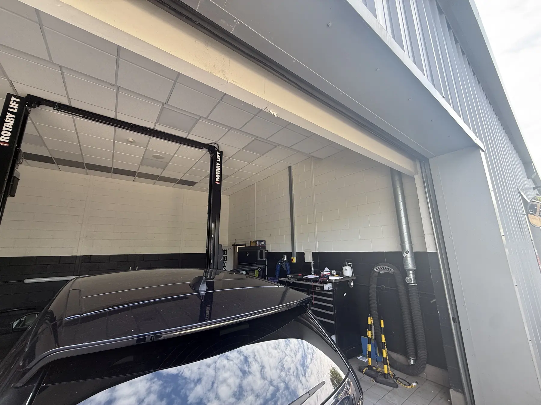 Range Rover workshop bay two before decorating