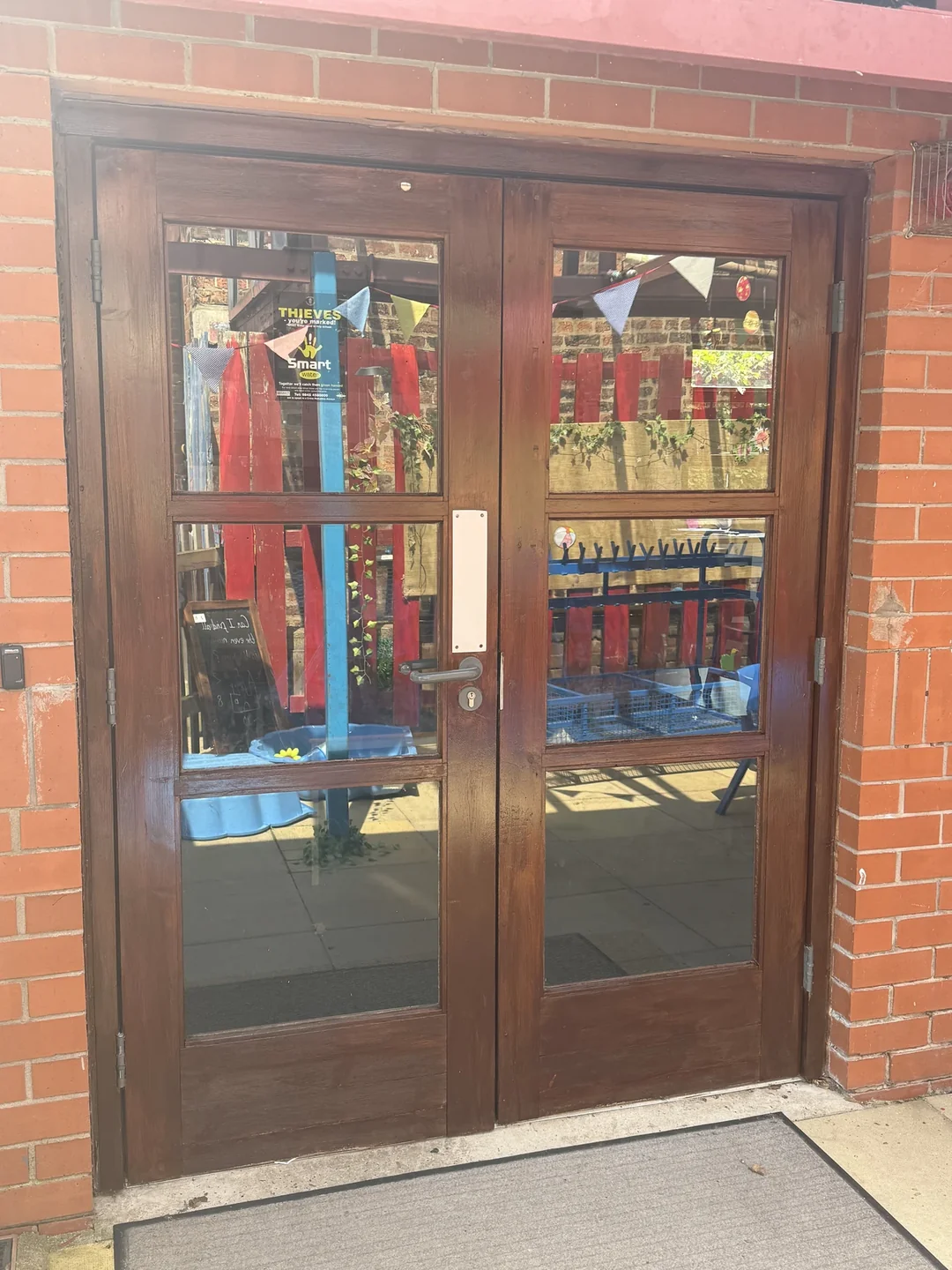 After decoration: the glazed entrance doors.
