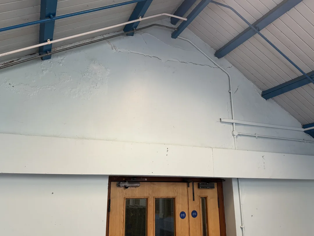 Before decoration: the hall end wall.