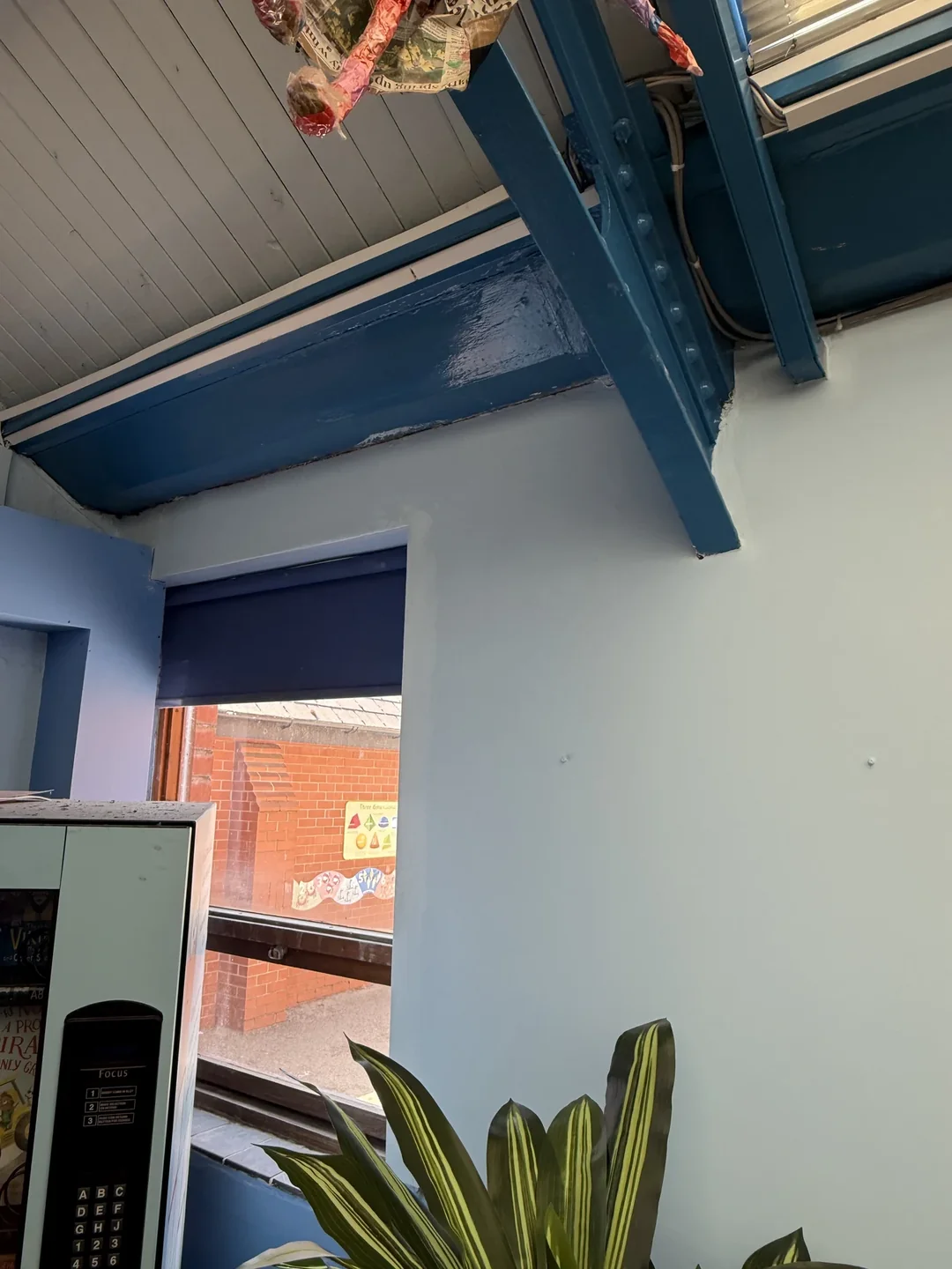 After decoration: the hall window wall.