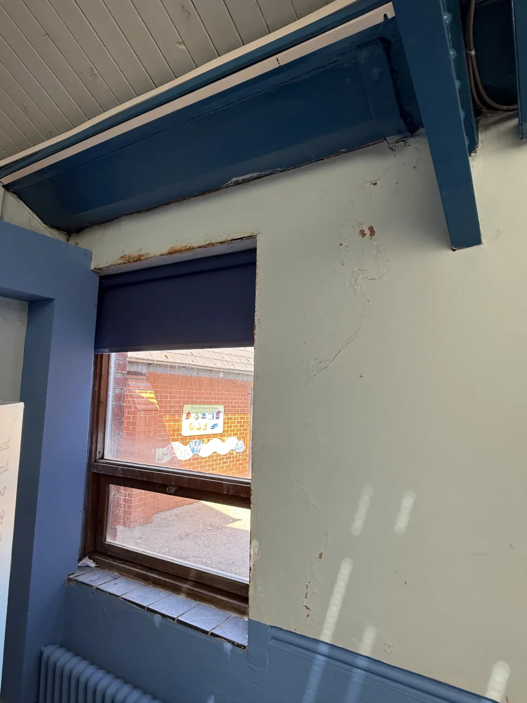 Before decoration: the hall window wall.