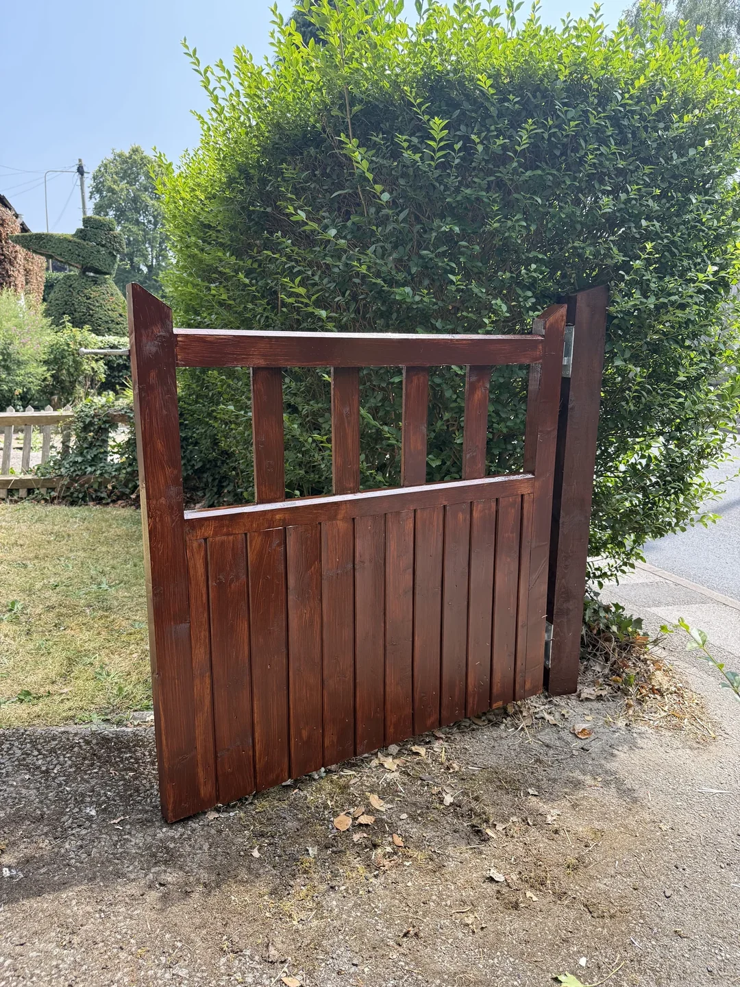 The matching pedestrian gate after decoration.